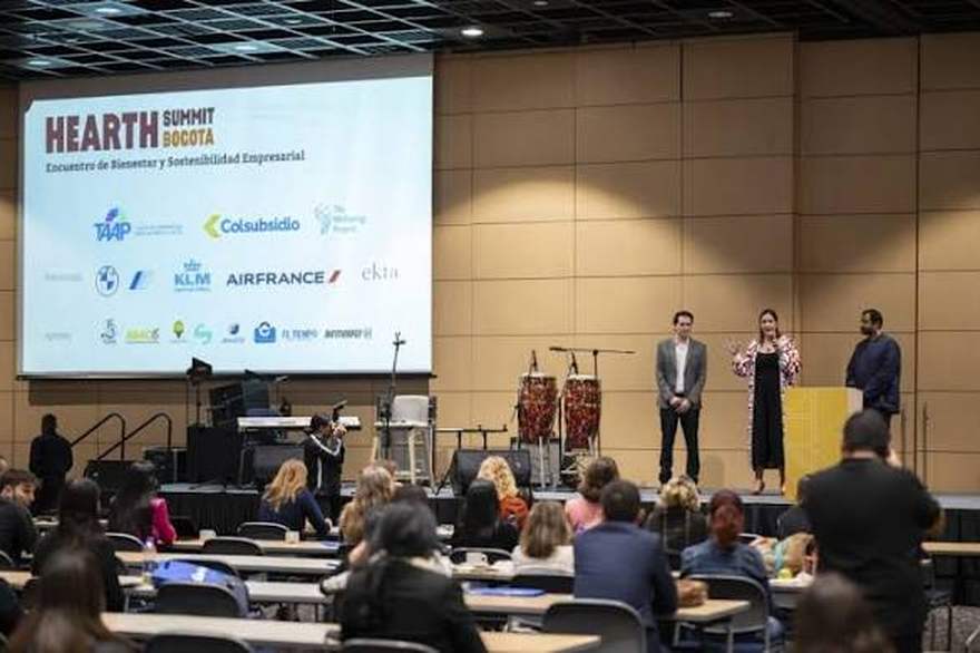 Escenario del Hearth Summit Bogotá 2024 con aliados de la Fundación TAAP